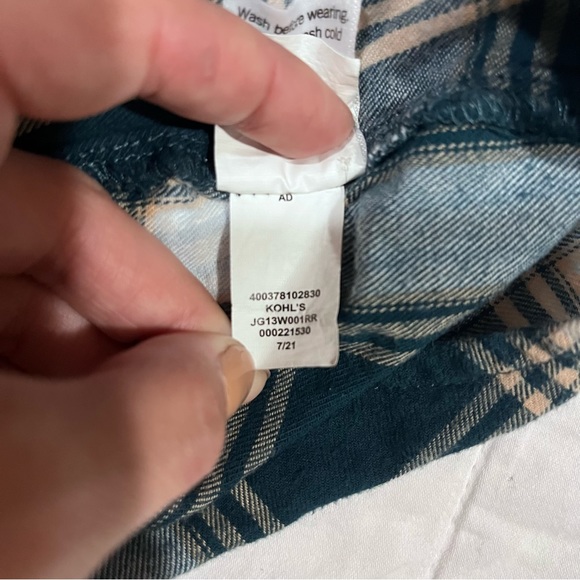 SO Juniors’ Button Front Flannel Top. Size XS. Green, Cream, White. 100% Cotton - Picture 8 of 10